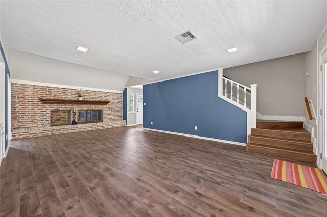 105 Glenmora Court, Conroe, TX 77385