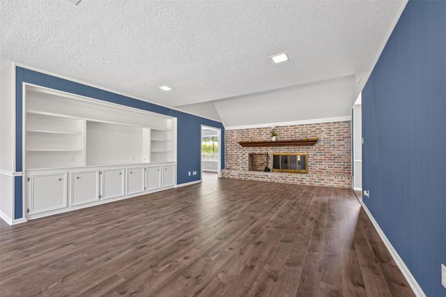 105 Glenmora Court, Conroe, TX 77385