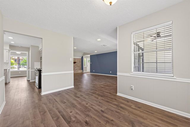 105 Glenmora Court, Conroe, TX 77385
