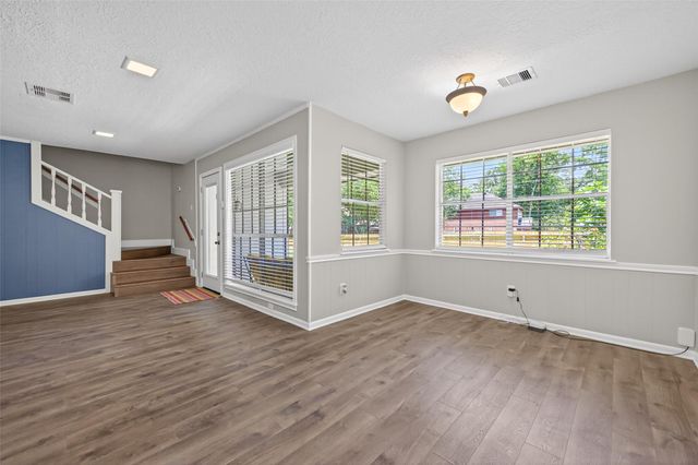 105 Glenmora Court, Conroe, TX 77385