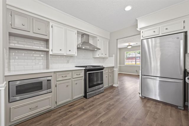 105 Glenmora Court, Conroe, TX 77385