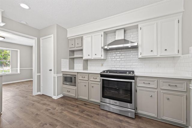 105 Glenmora Court, Conroe, TX 77385