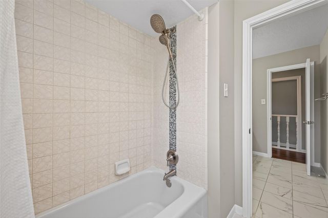 105 Glenmora Court, Conroe, TX 77385