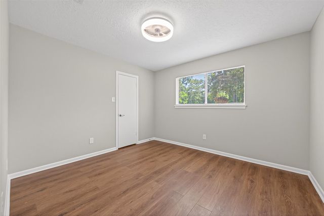 105 Glenmora Court, Conroe, TX 77385