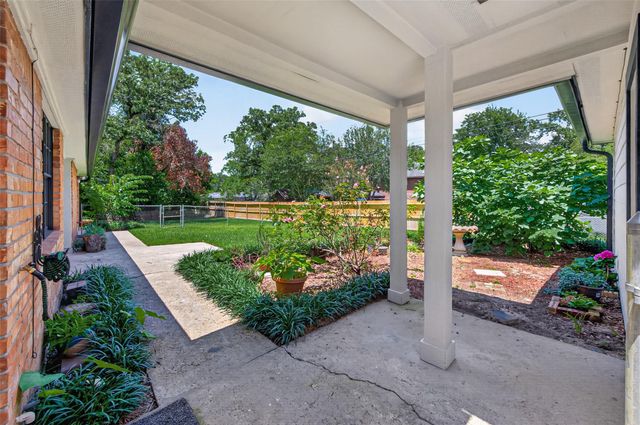 105 Glenmora Court, Conroe, TX 77385