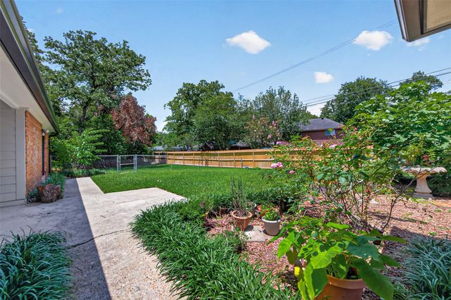105 Glenmora Court, Conroe, TX 77385
