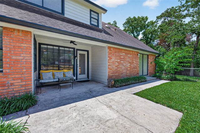 105 Glenmora Court, Conroe, TX 77385