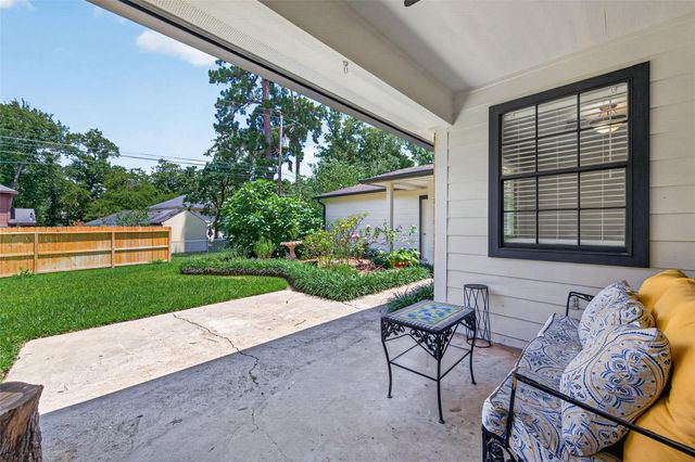 105 Glenmora Court, Conroe, TX 77385