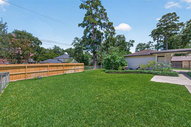 105 Glenmora Court, Conroe, TX 77385