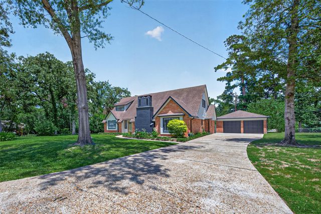 105 Glenmora Court, Conroe, TX 77385