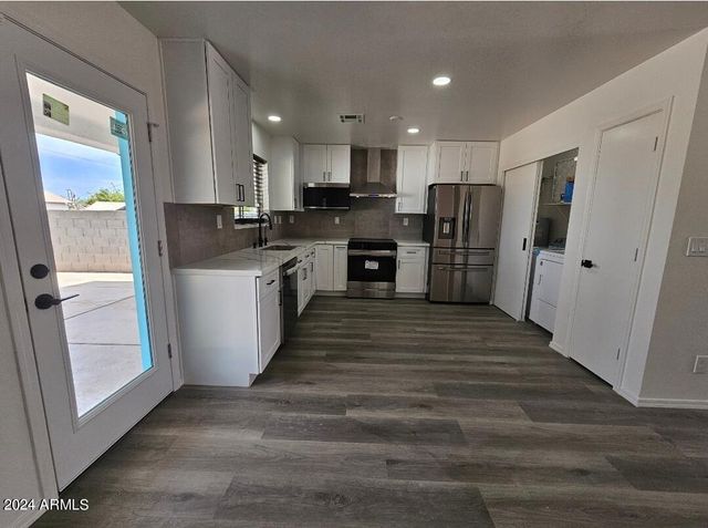 2002 W ADAMS Street, Phoenix, AZ 85009