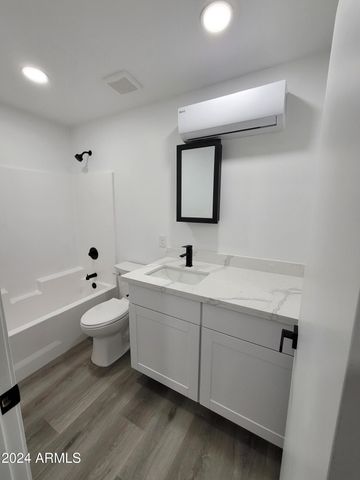 2002 W ADAMS Street, Phoenix, AZ 85009