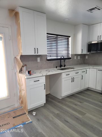 2002 W ADAMS Street, Phoenix, AZ 85009