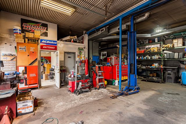 8418 Joliet Road, Mccook, IL 60525