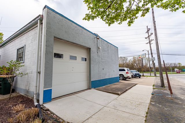 8418 Joliet Road, Mccook, IL 60525