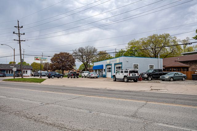 8418 Joliet Road, Mccook, IL 60525