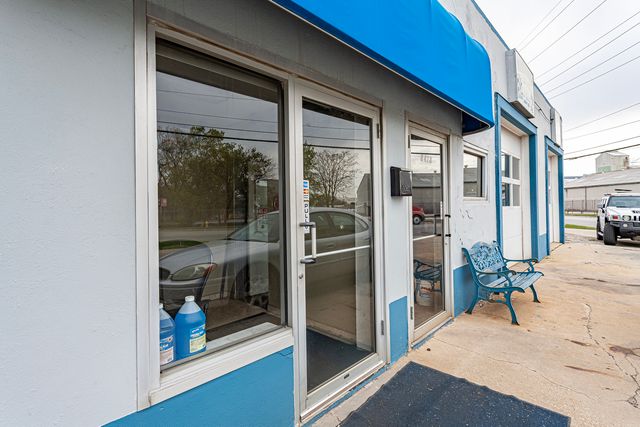 8418 Joliet Road, Mccook, IL 60525