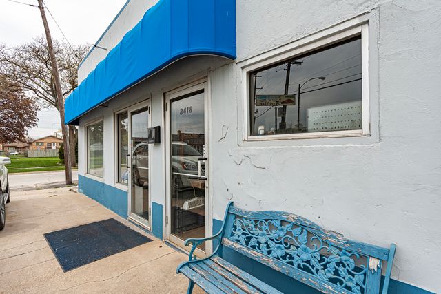 8418 Joliet Road, Mccook, IL 60525