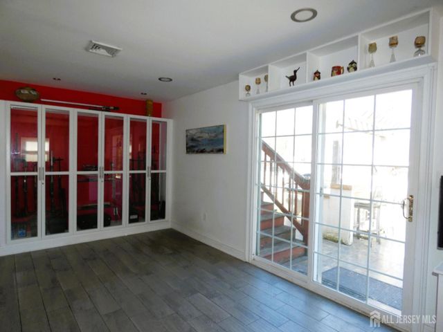 10 Falcon Drive, Edison, NJ 08820