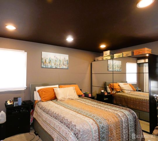 10 Falcon Drive, Edison, NJ 08820