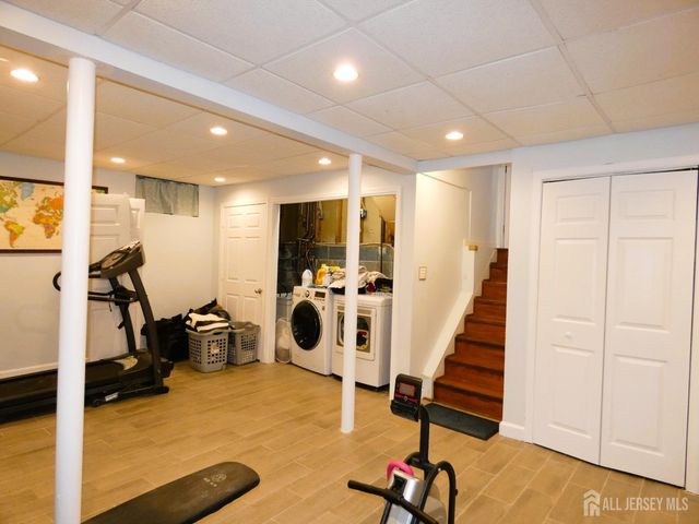 10 Falcon Drive, Edison, NJ 08820