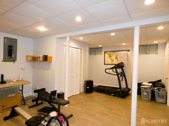 10 Falcon Drive, Edison, NJ 08820