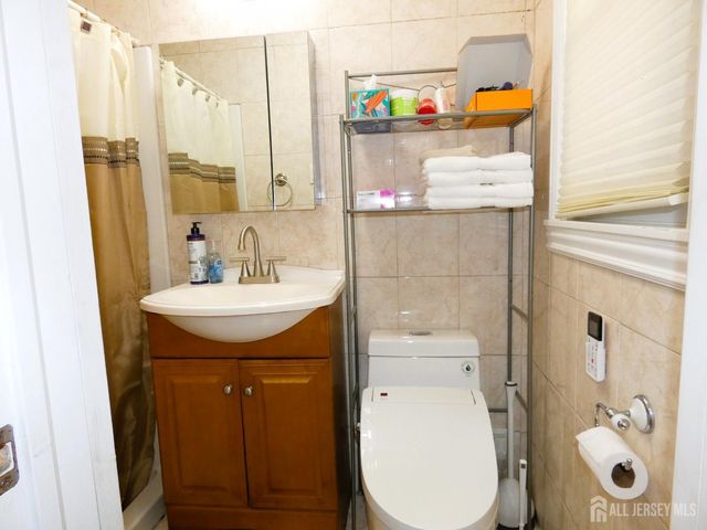 10 Falcon Drive, Edison, NJ 08820