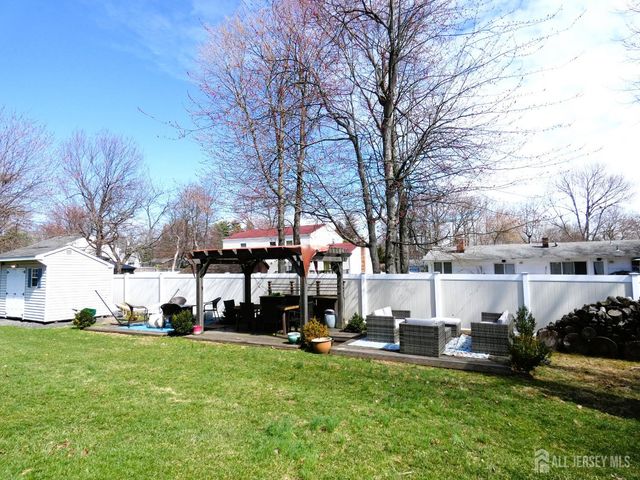 10 Falcon Drive, Edison, NJ 08820