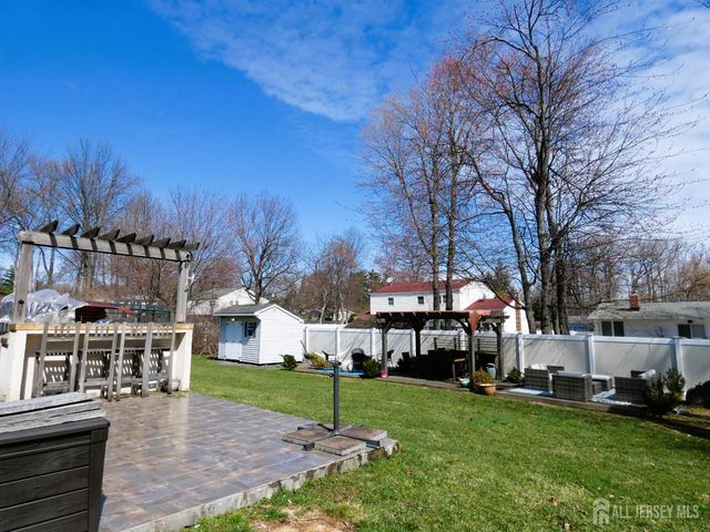 10 Falcon Drive, Edison, NJ 08820