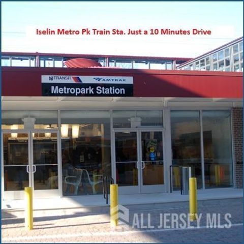 10 Falcon Drive, Edison, NJ 08820