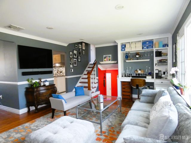 10 Falcon Drive, Edison, NJ 08820