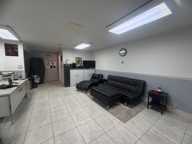4600 N Cumberland Avenue 1, Chicago, IL 60656