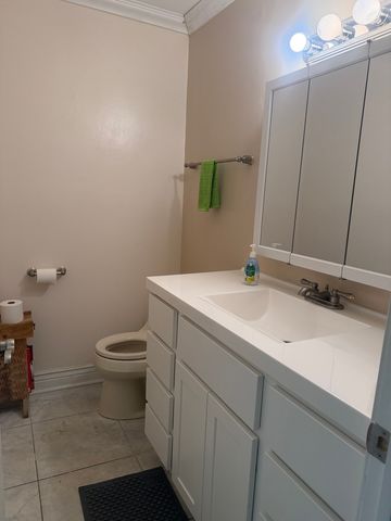 4600 N Cumberland Avenue 1, Chicago, IL 60656