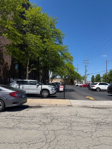 4600 N Cumberland Avenue 1, Chicago, IL 60656