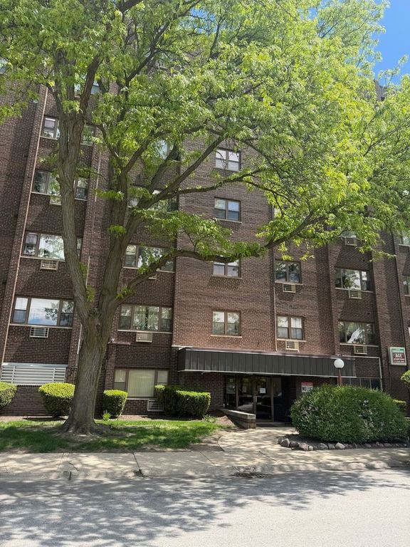 4600 N Cumberland Avenue 1, Chicago, IL 60656