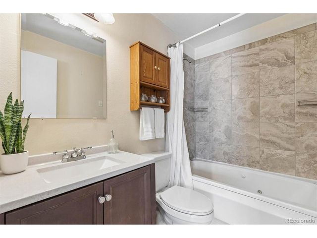 7700 W Glasgow Pl 18-18D, Littleton, CO 80128