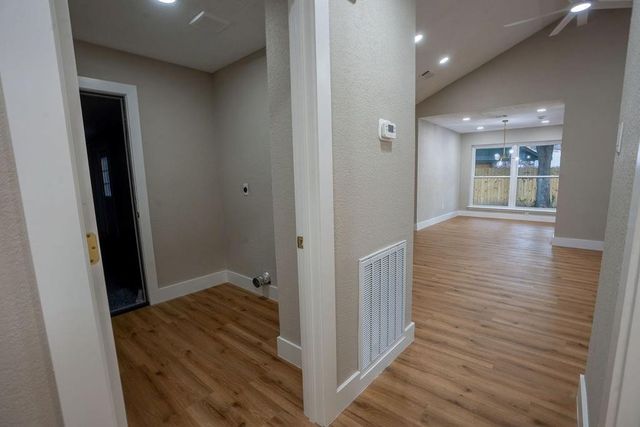 9856 Oriole, Conroe, TX 77385