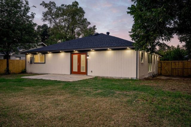 9856 Oriole, Conroe, TX 77385