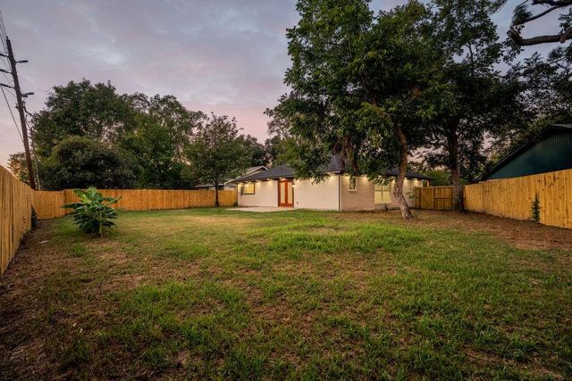 9856 Oriole, Conroe, TX 77385