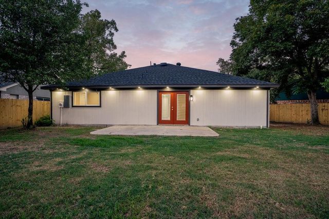 9856 Oriole, Conroe, TX 77385