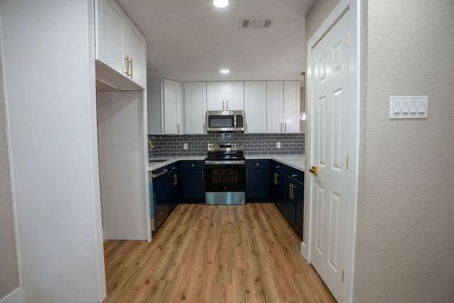 9856 Oriole, Conroe, TX 77385