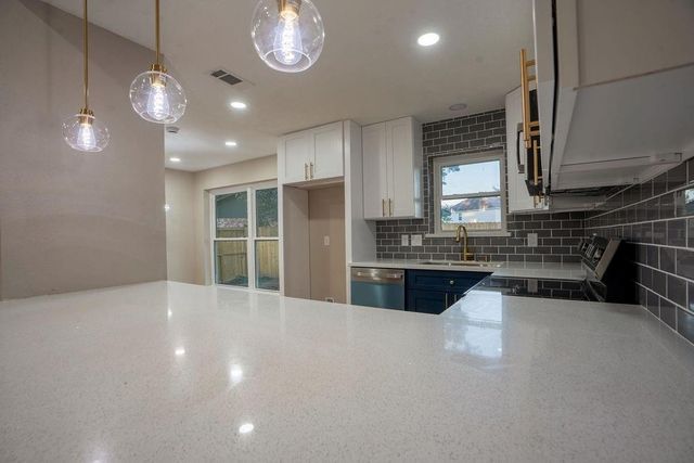 9856 Oriole, Conroe, TX 77385