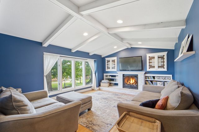 2104 Meadow Brook Drive, West Des Moines, IA 50265