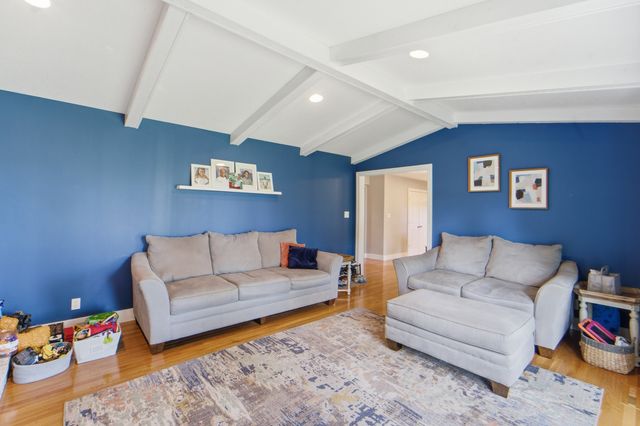 2104 Meadow Brook Drive, West Des Moines, IA 50265