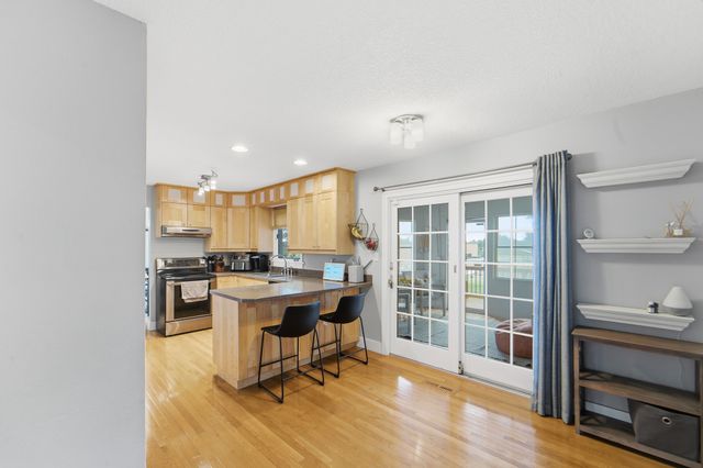 2104 Meadow Brook Drive, West Des Moines, IA 50265