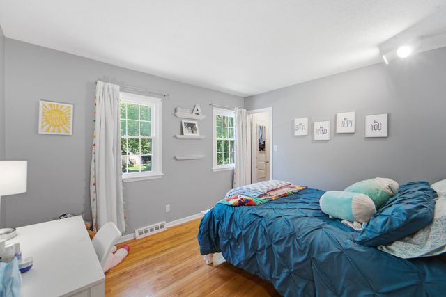 2104 Meadow Brook Drive, West Des Moines, IA 50265