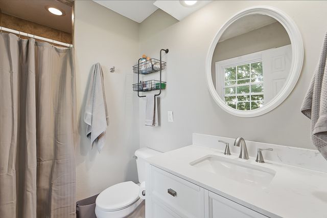 2104 Meadow Brook Drive, West Des Moines, IA 50265