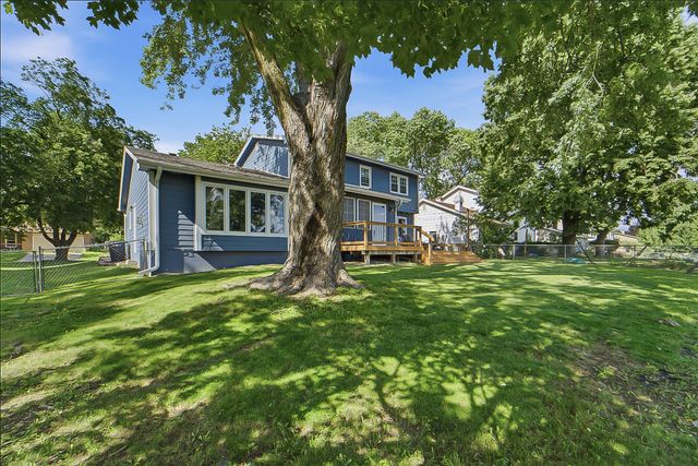 2104 Meadow Brook Drive, West Des Moines, IA 50265