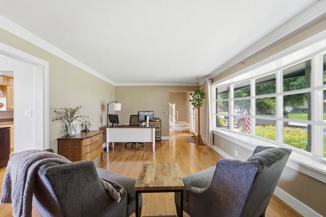 2104 Meadow Brook Drive, West Des Moines, IA 50265