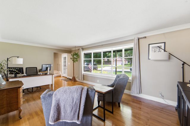 2104 Meadow Brook Drive, West Des Moines, IA 50265